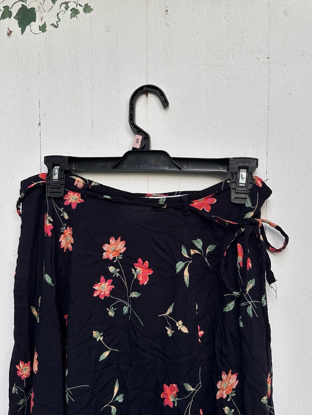 90s-Y2K Cottage Core Flowy Wrap Skirt - Black Floral Maxi by Bass - Picture 4 of 14